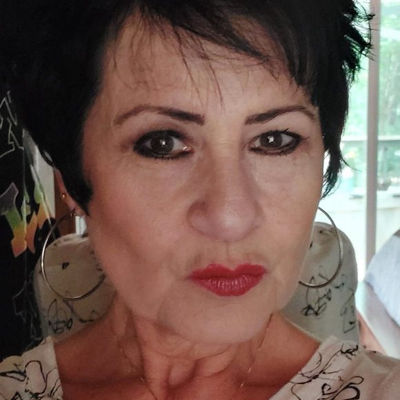 Meet your Posher, Karri - Picture 1 of 1